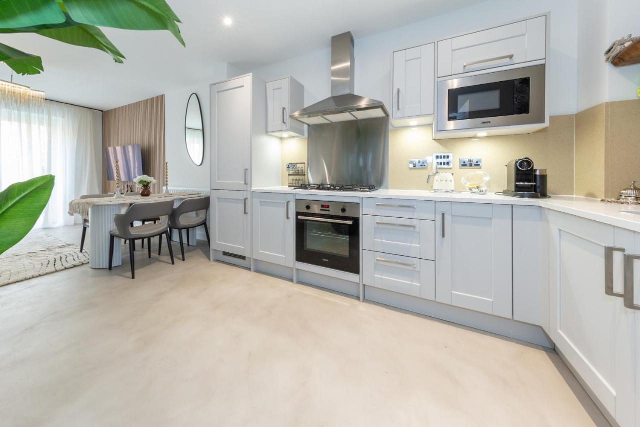 Cozen Villa Edgware Ngoại thất bức ảnh